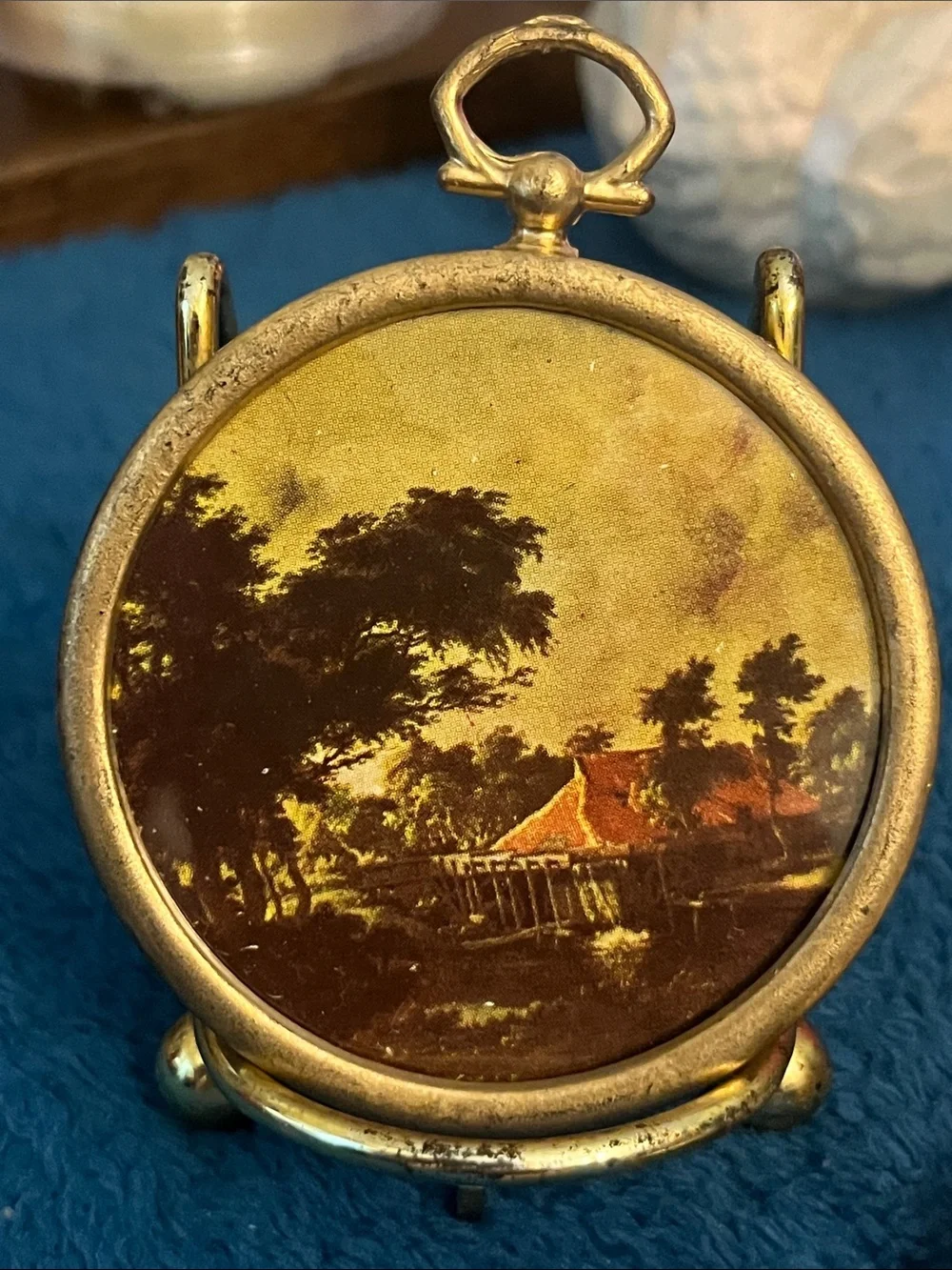 Vintage Gold Round Portrait Plaque Set Red Boy etc Ornaments 040